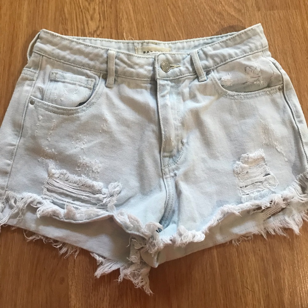 PACSUN DISTRESS JEAN SHORTS- LIGHT WASH